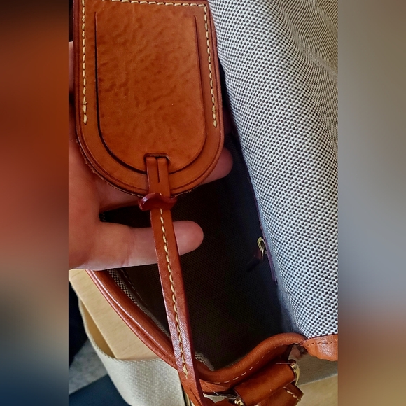 Dooney & Bourke Florentine Ellie Leather Crossbody Bag In Natural - Picture 12 of 16